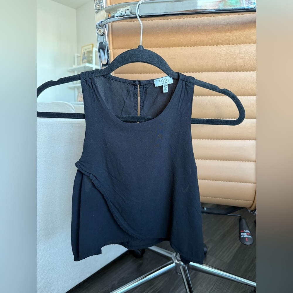 Tobi Black Sleeveless Flowy Crop Top